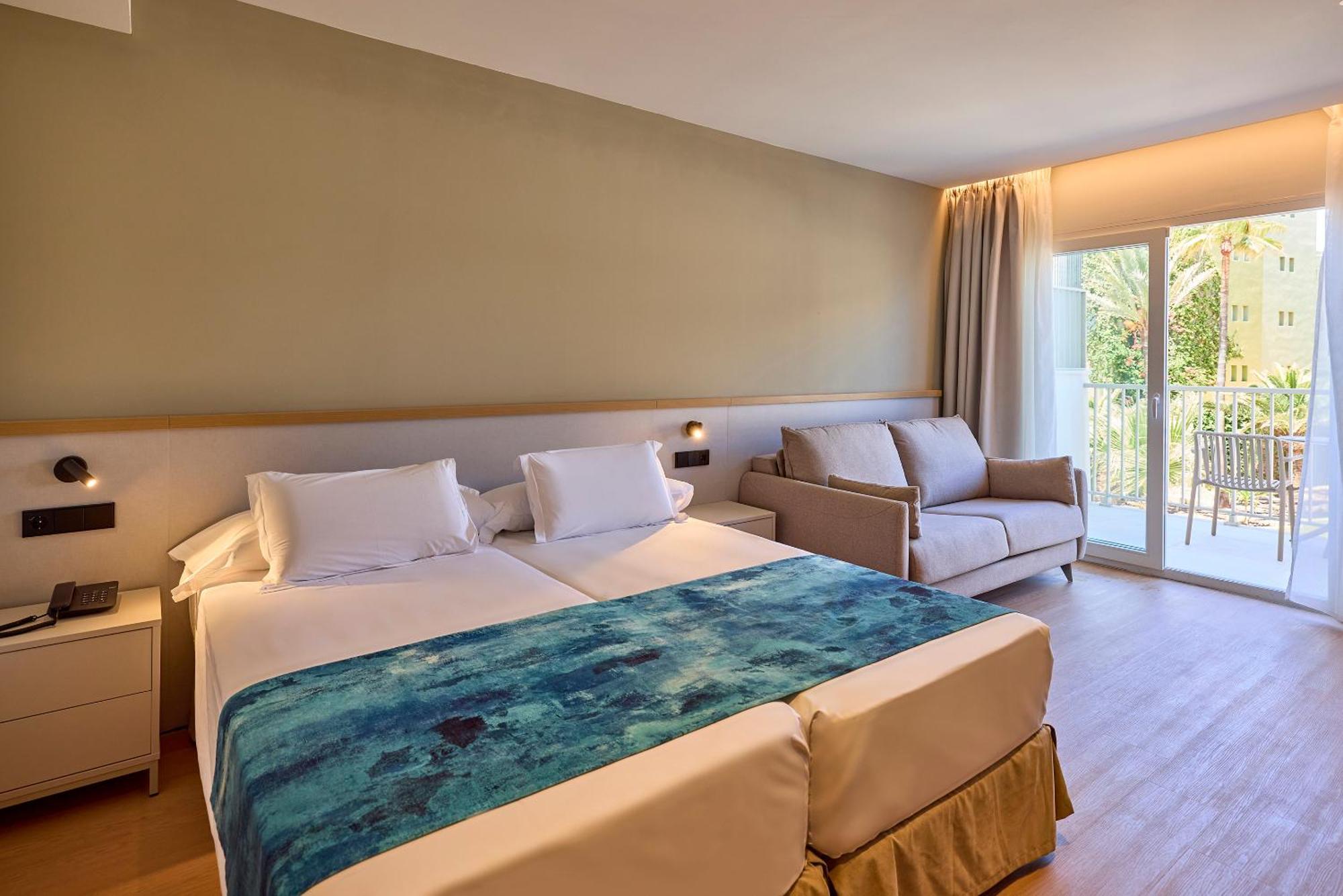 Universal Romantica 4*